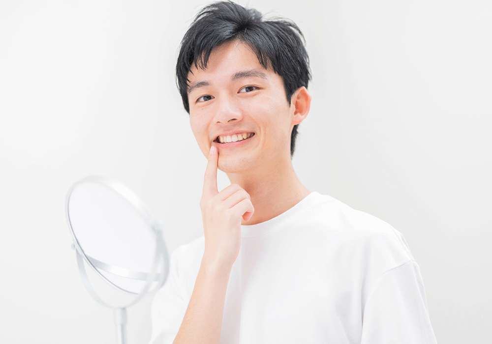 笑顔の男性と歯ぐき